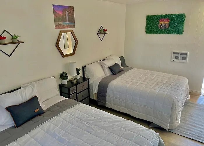 Canyon's Edge Route 66 Motel 2*